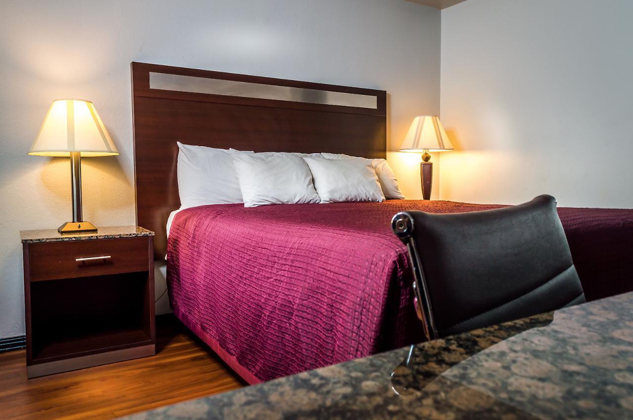 Crossroads - Downtown Motel 3*