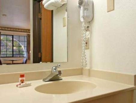 Motel Crossroads - Downtown Sacramento